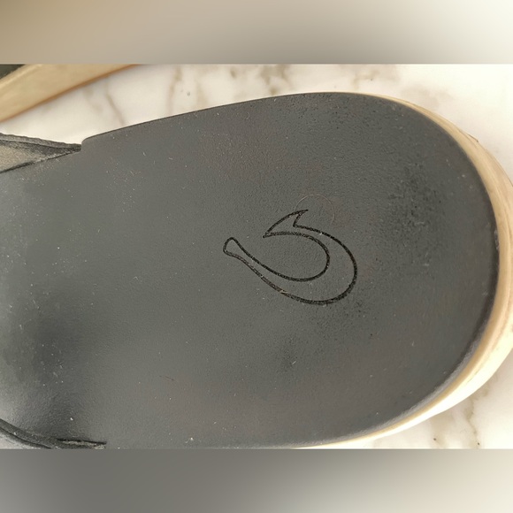 Olukai Nu’a Pi’o Thong Sandals Flip Flops Black & White Size 8 Womens - Picture 6 of 6